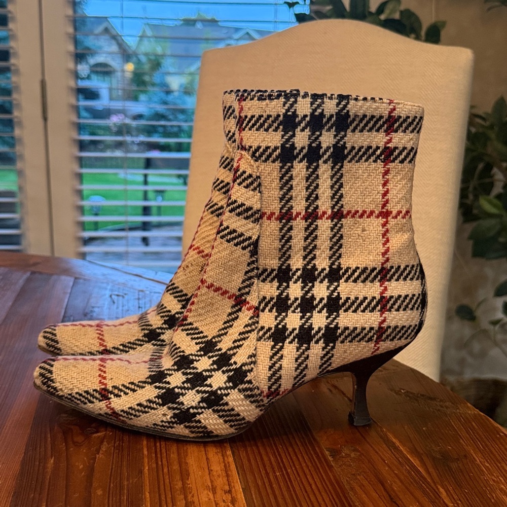 Burberry Black Textured Material